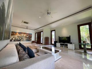 Large Garden Oasis Home in Kemang - 8