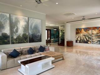 Large Garden Oasis Home in Kemang - 6