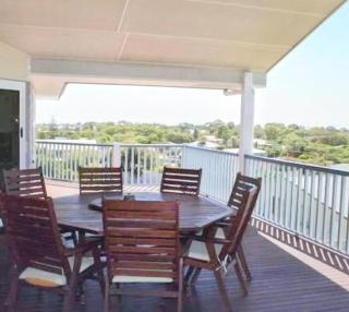 Sun-Filled Family Getaway Falcon Beach Living - 9