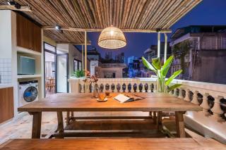 Midnight Carriage at Dejavu - 3