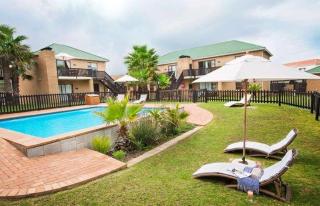 Fun & Affordable Beach Pad, Steps from the Sand - 7