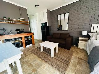 Fun & Affordable Beach Pad, Steps from the Sand - 3