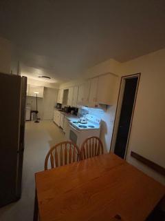 Airport Vancouver Private Rooms - Transit at Doorstep, Free Parking & Fast Wi-Fi - 4