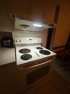 Airport Vancouver Private Rooms - Transit at Doorstep, Free Parking & Fast Wi-Fi - 3