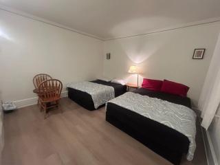 Airport Vancouver Private Rooms - Transit at Doorstep, Free Parking & Fast Wi-Fi - 0