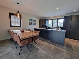 Luxurious detached water villa with jetty - 3