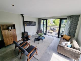 Luxurious detached water villa with jetty - 0