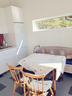 Quiet stay near the beach with patio and grill - 8