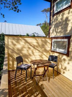 Quiet stay near the beach with patio and grill - 5