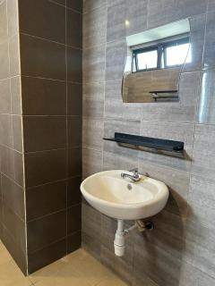 Self Check-in Privacy Free WiFi Netflix 1 Parking - 8