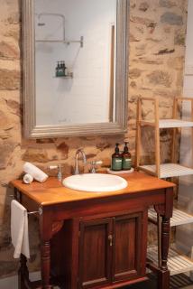 Thedell Cottage - A Boutique Heritage Escape - Auburn - 1