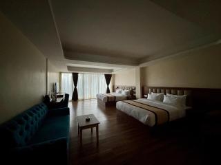 Wisteria Crystal Manor - 3