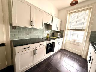 Central & Trendy - Aquila House Apartments - 7