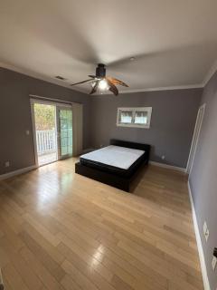 Private room private balcony shared bathroom - Mini Mansion - Burbank - 0