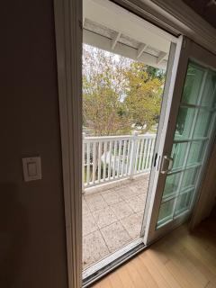 Private room private balcony shared bathroom - Mini Mansion - Burbank - 2