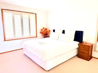 Beautiful Sunny house, 10 mins from Hobart City - 9