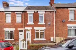 Spacious Four-Bedroom Family Retreat - 5