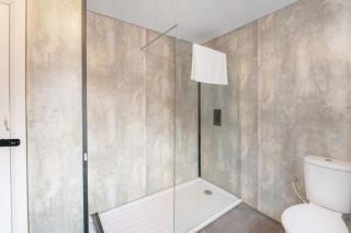 Spacious Four-Bedroom Family Retreat - 8