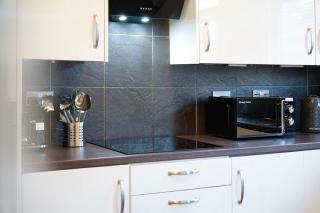 Spacious 3-Bedroom Apartment - 8