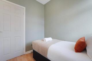 Spacious 3-Bedroom Apartment - 9