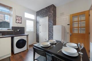 Spacious 3-Bedroom Apartment - 7