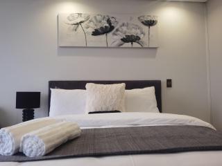 Ellipse Luxurious Tamarind Red Studio Experience - 0