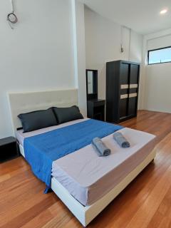 Pets Friendly Hometstay at Georgetown Heritage - 3