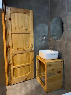 Oh Yaara - Stay n Cafe - Tosh - 4