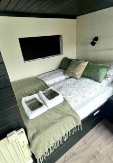 Lake cottage with excellent view - 8