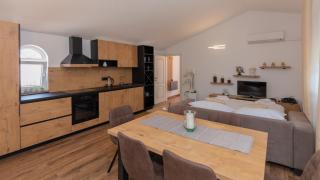 Beautiful Villa Popovica Dvori in Makarska - 2