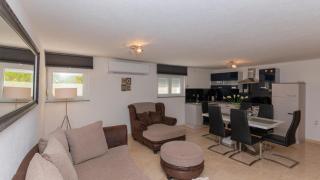 Beautiful Villa Mia with pool in Makarska - 4