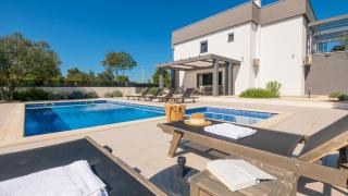 Beautiful Villa Danica with pool in Makarska - 9