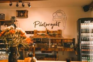 Blockhütte am Flugplatz mit Pool - 3