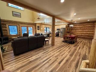 Waterfront Log Cabin - Sunriver - 4