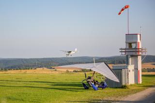 Blockhütte am Flugplatz mit Pool - 4