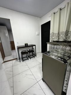 Studio charmoso completo com ar - 0