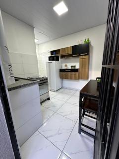 Studio charmoso completo com ar - 6