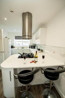 Queens Court Ensuite Studio - 8