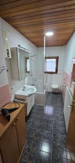 Burg Apartment mit Badewanne und Balkon - 7