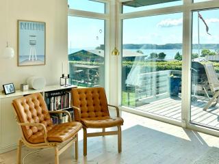 Architect-Designed House With Sea Views - 4