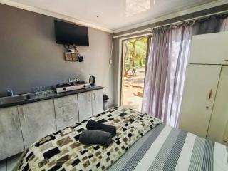 Kameeldoring Guesthouse - 2