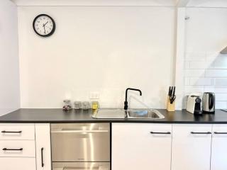 Spacious Belmont Granny Flat Easy Access to CBD & Bayside - 5