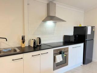 Spacious Belmont Granny Flat Easy Access to CBD & Bayside - 1