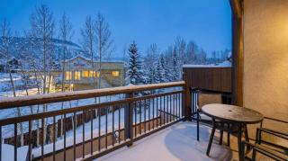 The Spacious Corral Steps to Lifts and Main St - 7