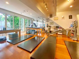 Cornwall Park Luxe Retreat with Pool Gym Cinema - 7