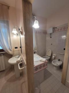 Villa di Bacco con piscina, tennis and calcio immersa nel verde - 6