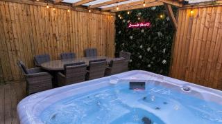 Emerald Park - Hot Tub & Games Room - 1