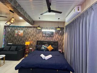 Spacious 1BHK for 6 Guests King Sofa Beds Zirakpur,Chandigarh,Mohali,Tricity - 3