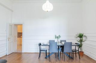 Spacious APT by Wenceslas Square & National Museum - 4