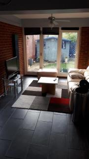 RentUnique Amazing town centre home with parking 6 bedrooms 3 bathrooms - 0